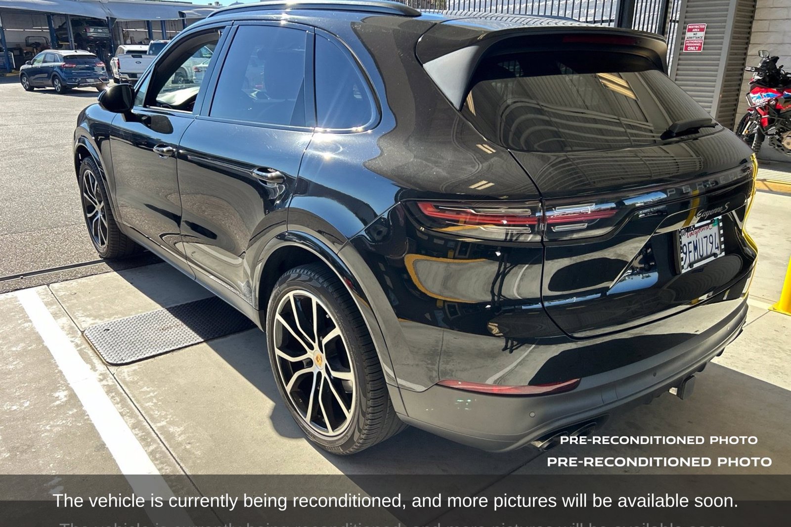 Used 2023 Porsche Cayenne S AWD/4WD image 7