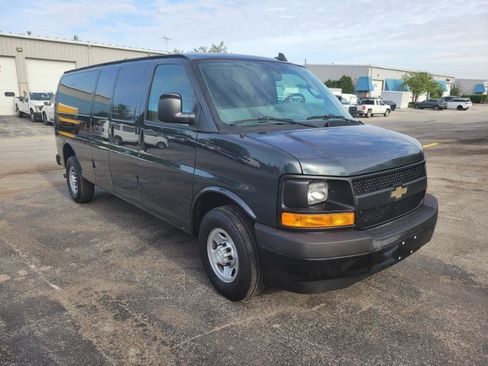 Used 2017 Chevrolet Express 3500 Extended RWD image 5
