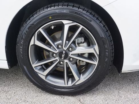 Used 2024 Kia Forte LXS FWD image 16