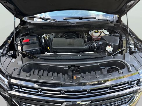 Used 2023 Chevrolet Suburban RST w/ Luxury Package AWD/4WD image 16