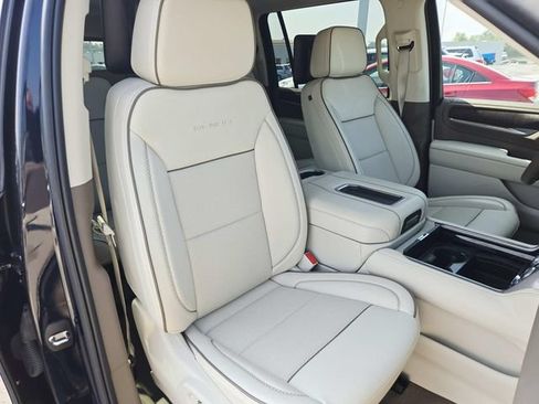Used 2024 GMC Yukon XL Denali w/ Advanced Technology Package AWD/4WD image 16