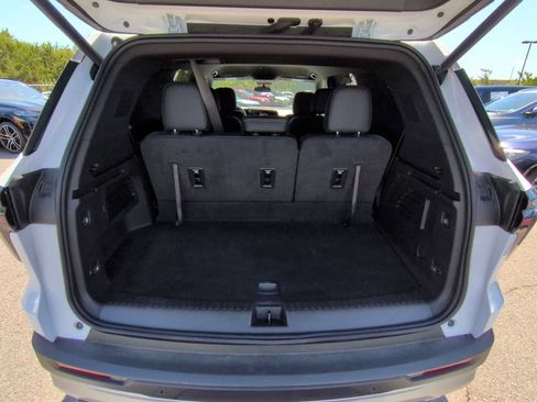 Used 2025 Chevrolet Traverse LT AWD/4WD image 34