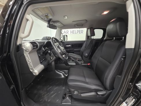Used 2014 Toyota FJ Cruiser 4WD w/ Upgrade Package image 19