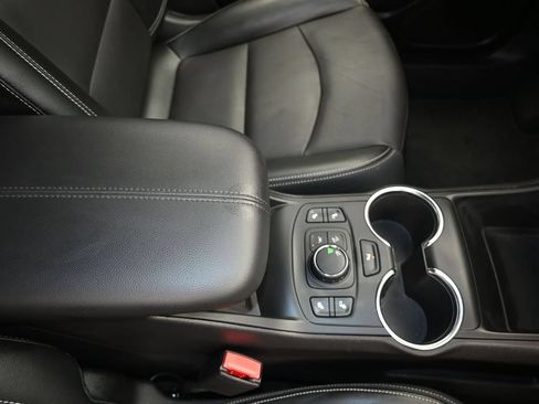 Used 2024 GMC Terrain SLT w/ Tech Package FWD image 28