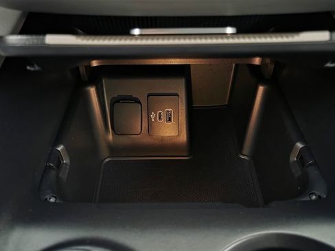 Used 2025 Ford Explorer Active w/ Active Comfort Package image 25