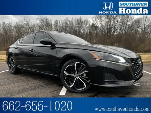 Used 2024 Nissan Altima 2.5 SR w/ SR Premium Package image 1