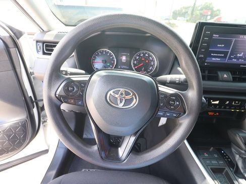Used 2021 Toyota RAV4 LE FWD image 17