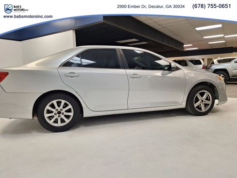Used 2012 Toyota Camry FWD image 25