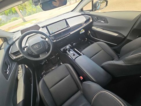 Used 2026 Toyota Prius XLE FWD image 23