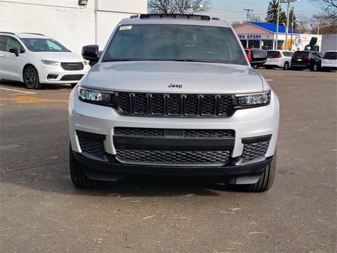 New 2025 Jeep Grand Cherokee L Altitude image 37