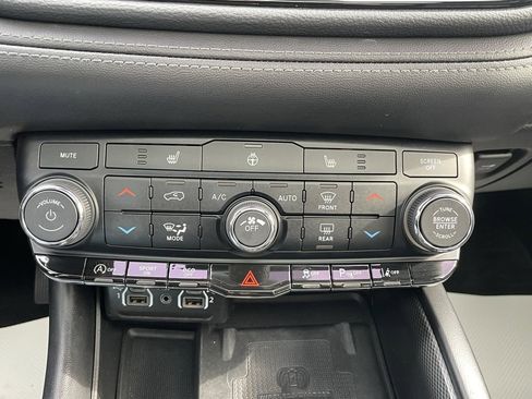 Used 2022 Dodge Durango GT image 39