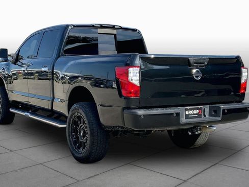 Used 2019 Nissan Titan SL w/ Chrome Package AWD/4WD image 12