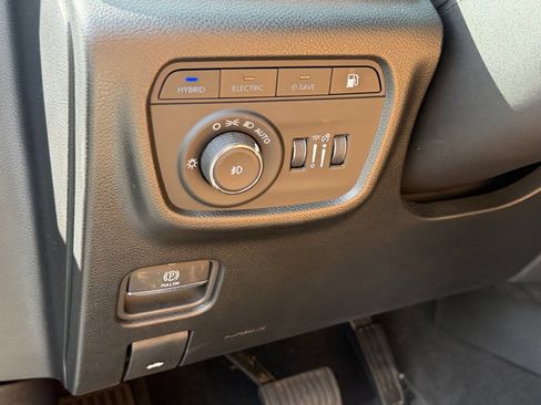 Used 2025 Jeep Grand Cherokee Summit w/ Advanced Protech Group IV AWD/4WD image 24