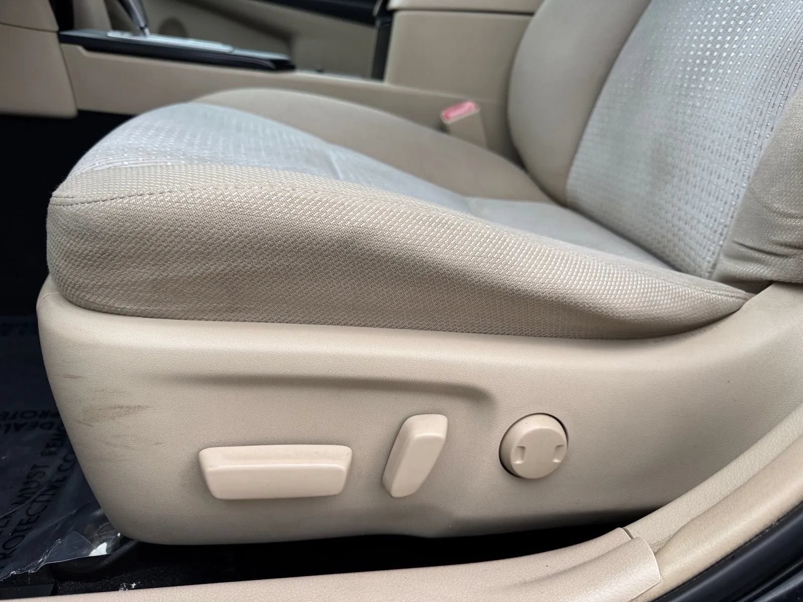 Used 2012 Toyota Camry LE FWD image 22