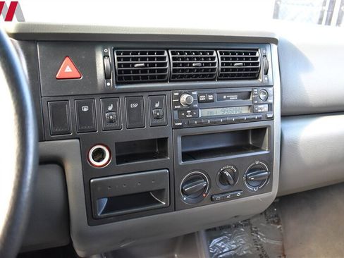 Used 2002 Volkswagen Eurovan MV FWD image 18