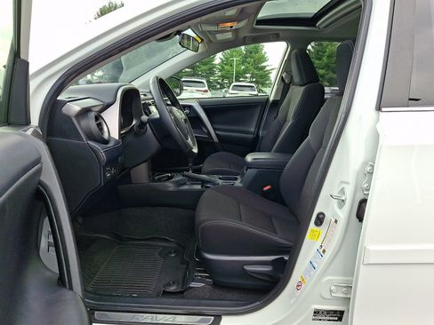 Used 2018 Toyota RAV4 XLE w/ Plus Extra Value Package AWD/4WD image 15
