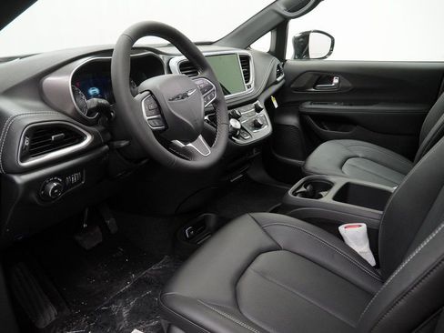 New 2026 Chrysler Pacifica Select image 18