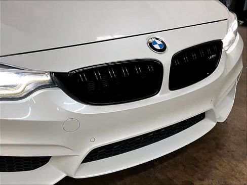Used 2018 BMW M4 Convertible RWD image 30