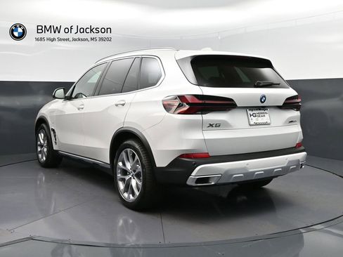New 2026 BMW X5 xDrive50e w/ Climate Comfort Package AWD/4WD image 5