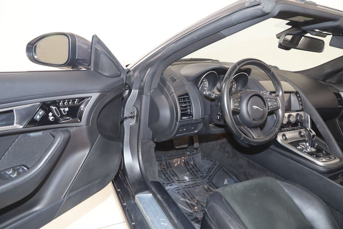 Used 2017 Jaguar F-TYPE Convertible RWD image 54