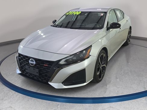 Used 2023 Nissan Altima 2.5 SR FWD image 1