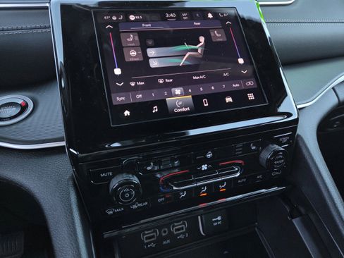 New 2025 Jeep Grand Cherokee L Altitude image 6