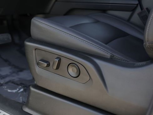 Used 2024 Chevrolet Suburban Z71 w/ Z71 Off-Road Package image 11