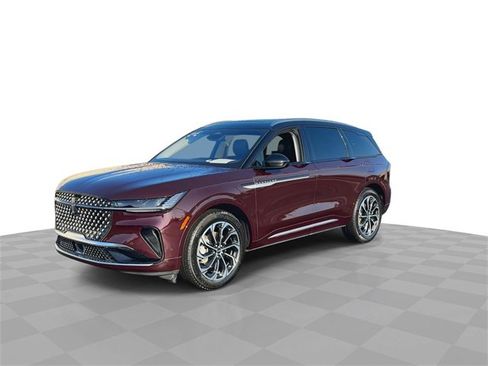 Used 2024 Lincoln Nautilus Reserve w/ Equipment Group 202A image 4