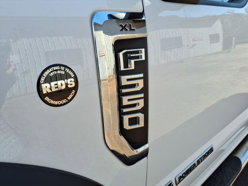 Used 2017 Ford F550 4x4 Regular Cab Super Duty image 2