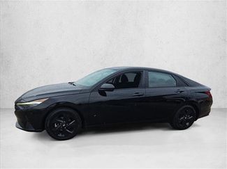 Used 2023 Hyundai Elantra SEL FWD video 3