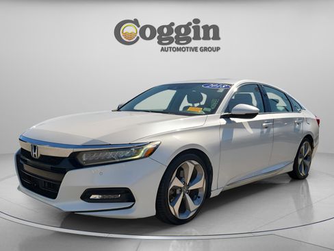 Used 2018 Honda Accord Touring image 2