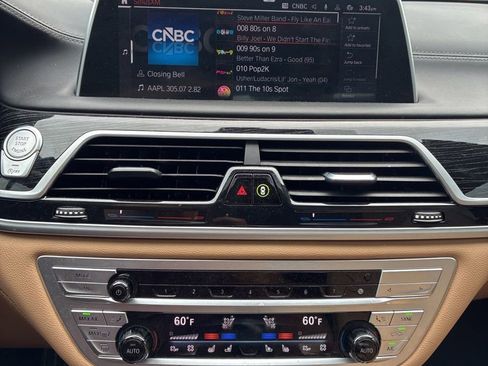 Used 2022 BMW 750i xDrive w/ Executive Package AWD/4WD image 21