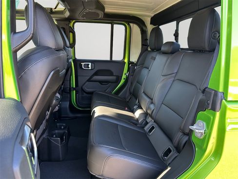 New 2025 Jeep Gladiator High Tide image 15