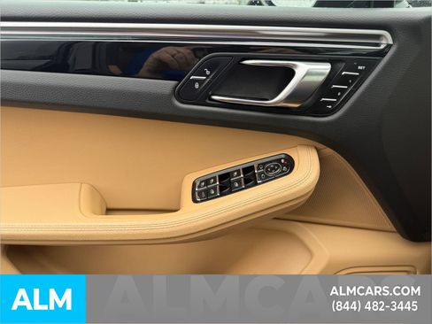 Used 2017 Porsche Macan AWD/4WD image 23