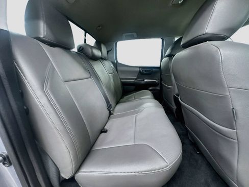 Used 2016 Toyota Tacoma SR5 w/ SR5 Appearance Package (SN) AWD/4WD image 24