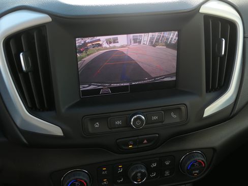 Used 2022 GMC Terrain SLE w/ Driver Convenience Package image 18