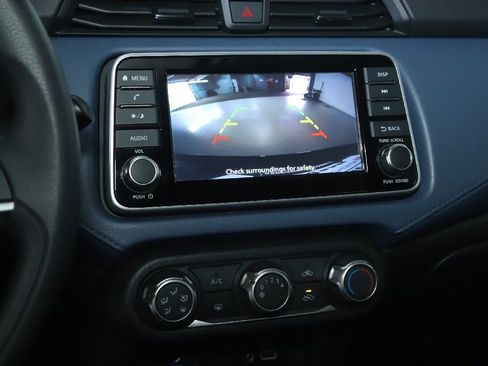 Used 2025 Nissan Versa SV FWD image 27