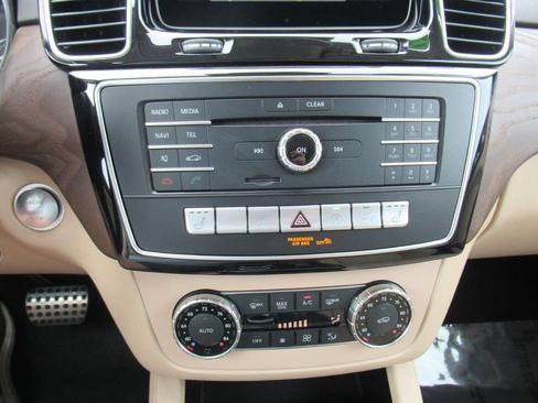 Used 2019 Mercedes-Benz GLE 400 4MATIC image 25