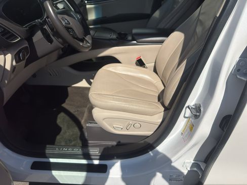 Used 2016 Lincoln MKX Select w/ Select Plus Package AWD/4WD image 8