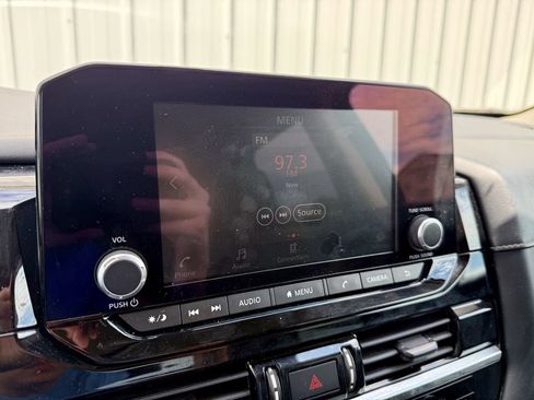 Used 2022 Nissan Pathfinder SV AWD/4WD image 23