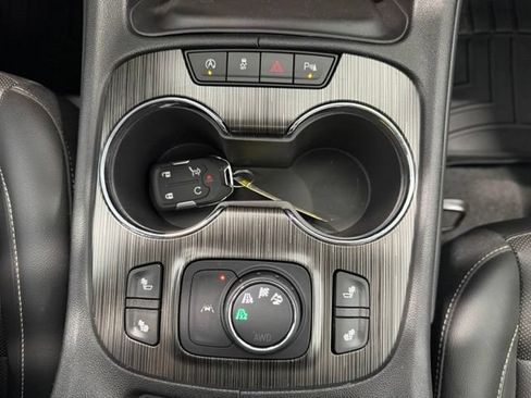Used 2023 GMC Acadia SLT AWD/4WD image 19