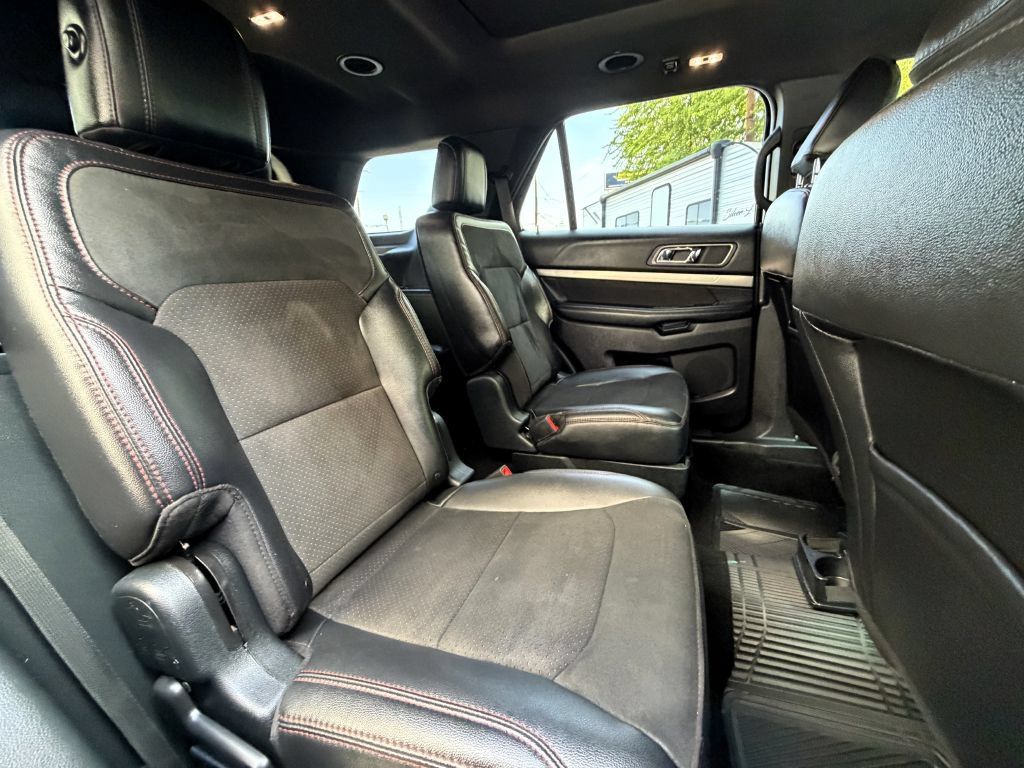 Used 2019 Ford Explorer XLT w/ Equipment Group 202A FWD image 15