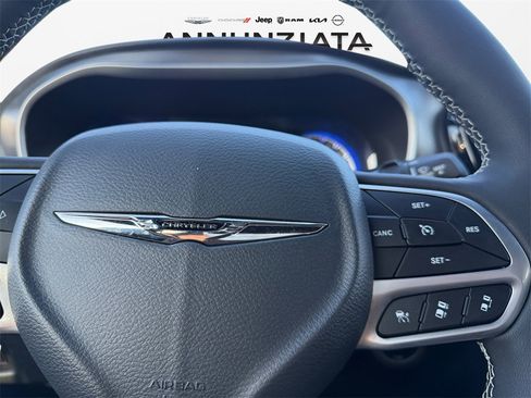 Certified 2025 Chrysler Pacifica Select image 26