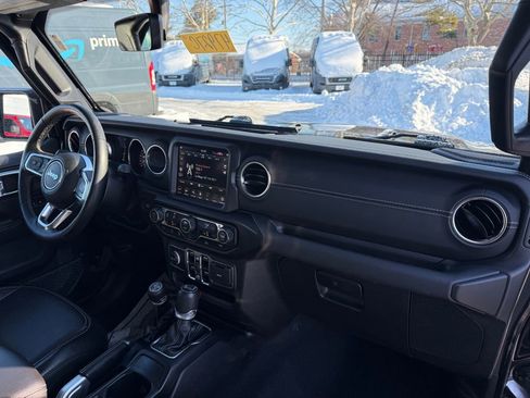 Used 2022 Jeep Wrangler Unlimited Sahara w/ Cold Weather Group image 13