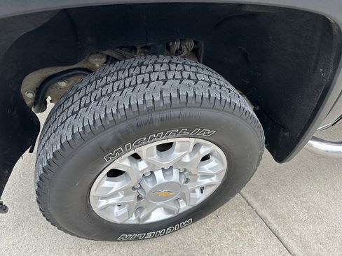 Used 2024 Chevrolet Silverado 2500 LTZ image 9