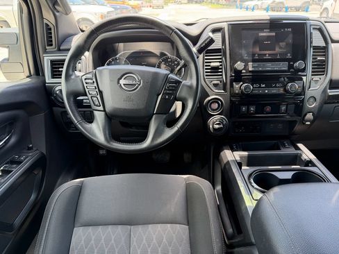 Used 2024 Nissan Titan 4x4 Crew Cab image 16