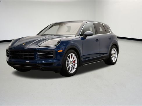 Used 2024 Porsche Cayenne S image 1
