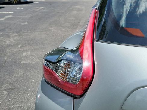Used 2015 Nissan Juke S FWD image 30