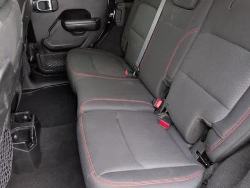 Used 2018 Jeep Wrangler Unlimited Rubicon image 19