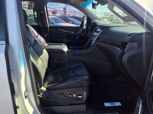 Used 2020 Cadillac Escalade Luxury image 17